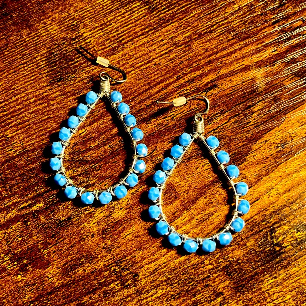 Dangle earrings with blue beading